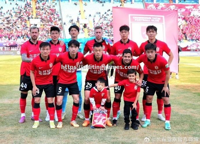 长春亚泰队员表现出色，赢得比赛