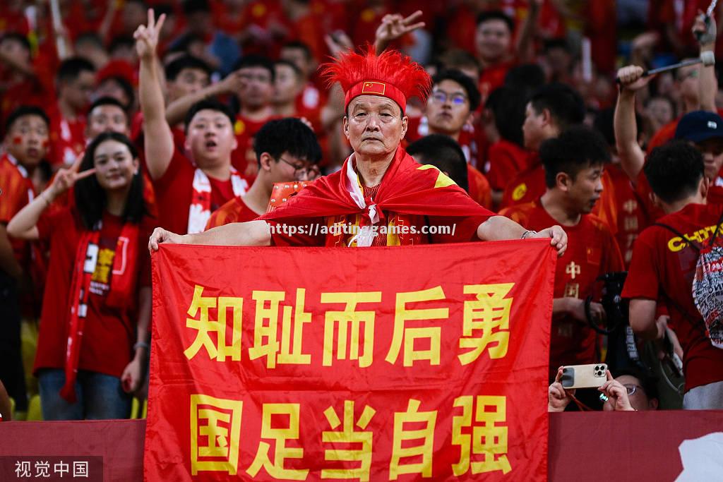 教练临场战术应变危机，队员须尽备驾驭能力